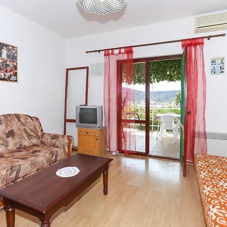 Holiday Home Marcelo-With Terrace Vinisce Exterior photo