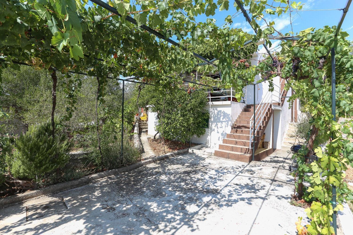 Holiday Home Marcelo-With Terrace Vinisce Exterior photo